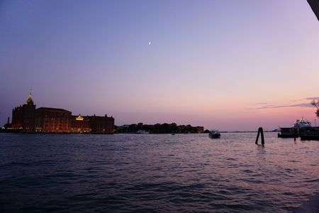 夕闇迫るベネッチア