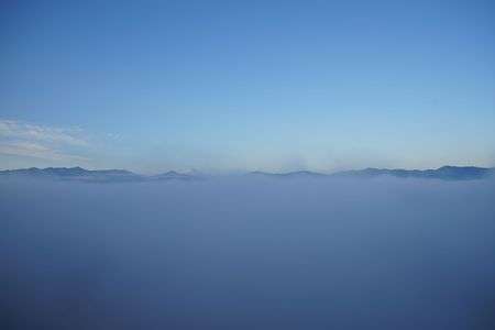 雲海に浮かぶ富士山