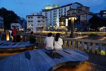 たそがれどきの草津温泉湯畑