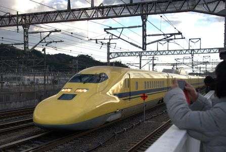 ドクターイエロー米原通過中