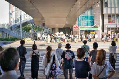 信号待ちの人々