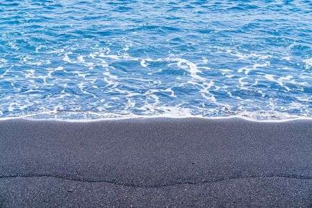 黒い砂浜／伊豆大島