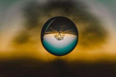 閉じ込められた世界