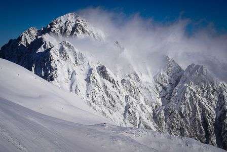 雪と岩の剱岳