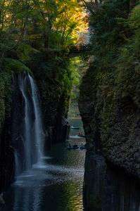 秋、観光客で賑わう高千穂峡