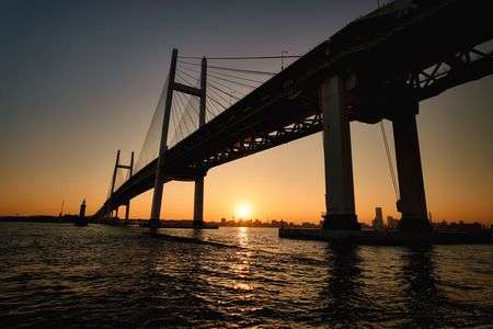 横浜ベイブリッジと夕焼け