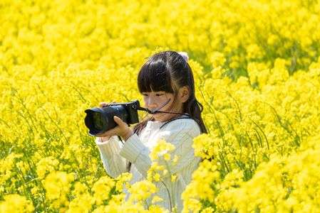 パパの真似っこ『ちびっこカメラマン』