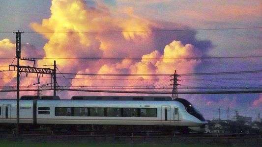 夏の入道雲とアーバンライナー