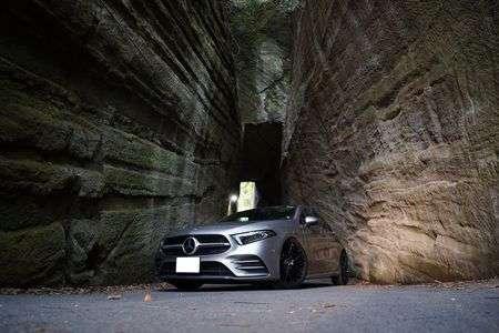 燈籠坂大師の切通しトンネルにて