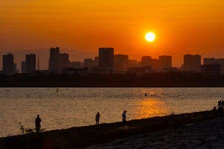 都会の夕日