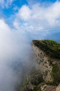 霧煙るソラーロ山
