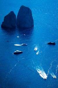 ファラリオーニと船影