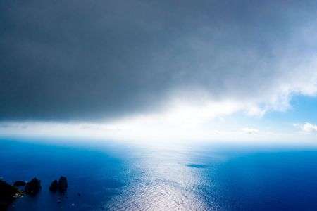 ファラリオーニと朝日に輝くティレニア海