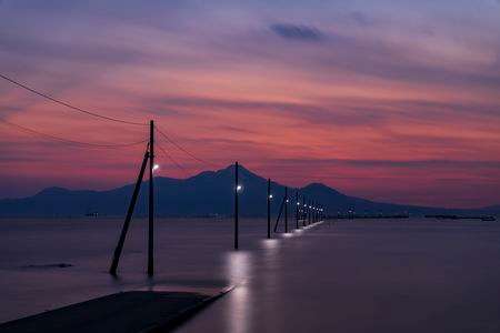 長部田海床路の夕景