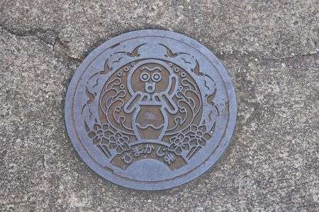 日間賀島のマンホール