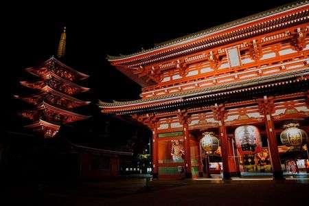 夜の浅草寺
