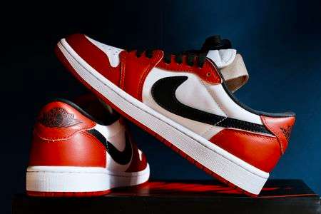 AIR JORDAN1LOW CHICAGO