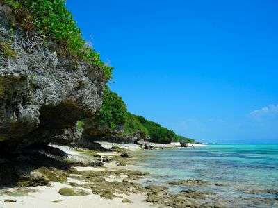 二ィヤティヤ洞の浜