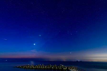 暁の明星と流星