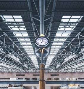 時の広場・時計と屋根