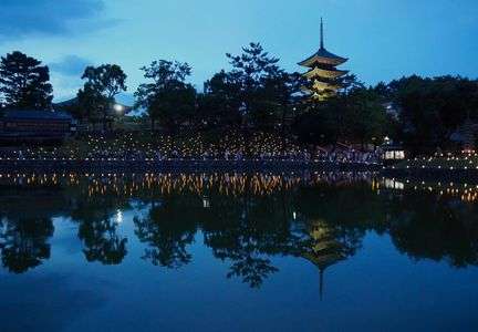 薄暮の猿沢の池