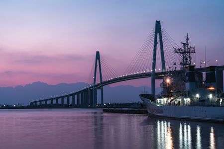 立山連峰へ架かる橋