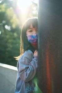 近づくオレンジの弟