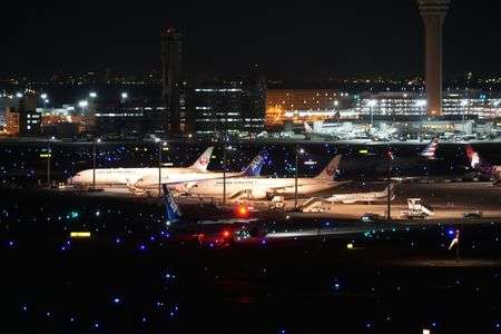 夜の羽田空港