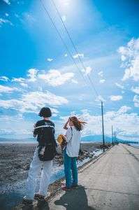 夏めく空と長部田海床路