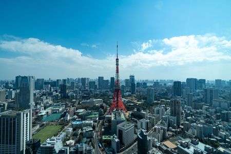 嵐の前の東京タワー