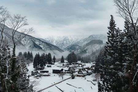 雪の合掌造り集落