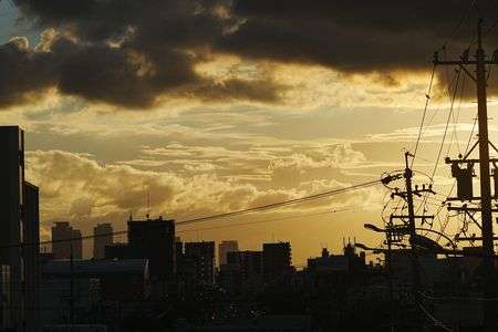 暗雲の夕景