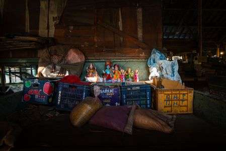 インド(21)市場の神棚…？