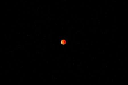 皆既月食と星々