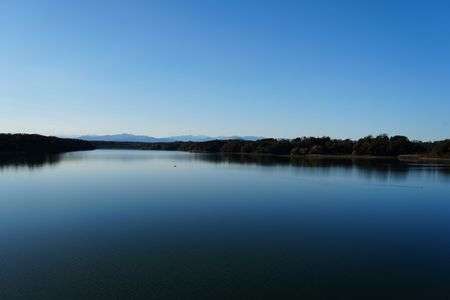 空と湖
