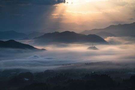 雲海と光芒