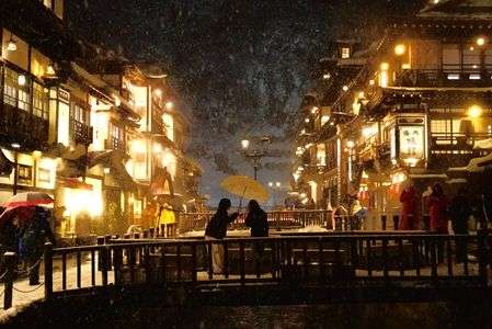 雪降る銀山温泉