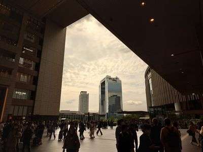 大阪駅から見たスカイビル