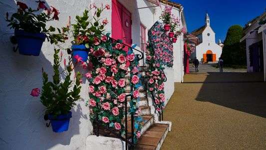 志摩スペイン村にて、花いっぱいの家