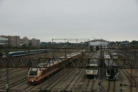 特急が並ぶ車両基地
