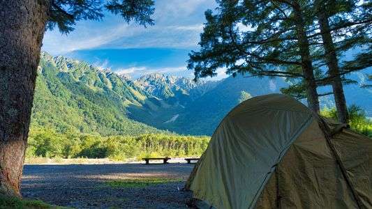 穂高連峰望むキャンプ場