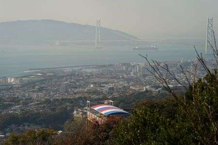 明石海峡大橋を臨む