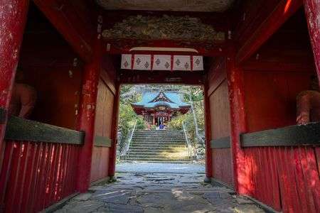 朱の門、その先へ