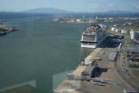 豪華客船と男鹿半島のコラボ