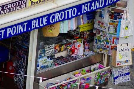 チケット売り場兼お土産屋