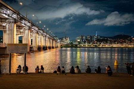 川辺に灯る、ソウルの景色