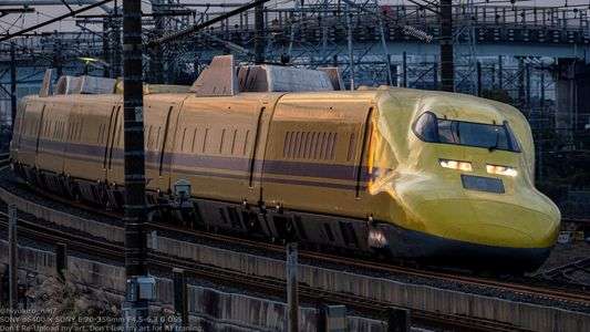 夕暮れのドクターイエロー