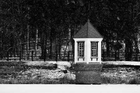 雪の日の取水塔